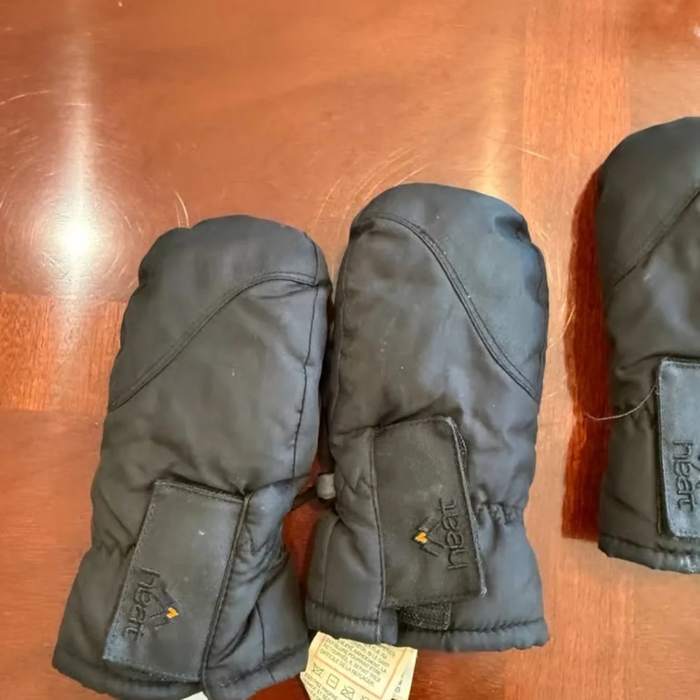 Kids' Black Insulated Mittens